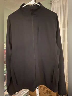 Lululemon Womans Black Windbreaker